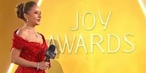 بالأحمر.. إطلالة مميزة لنيللي كريم بحفل Joy Awards 2025 (فيديو)