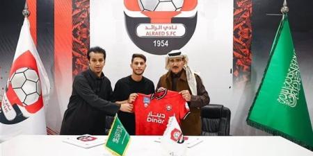 كان هدافًا للزمالك.. الرائد السعودي يضم نجم الجزائر يسري بوزوق