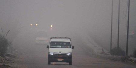 من بينها تشغيل "التكيف".. إرشادات للتغلب على الشبورة الضبابية أثناء قيادة السيارة