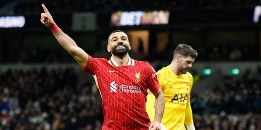 محمد صلاح يسجل ثنائية ويقود ليفربول لسحق توتنهام بسداسية