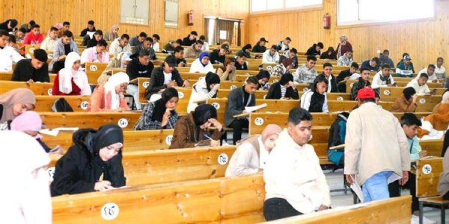 طلاب 7 كليات بجامعة جنوب الوادي ينتظمون بأداء الامتحانات