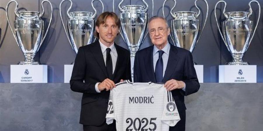 ماركا: ريال مدريد يقترب من تمديد عقد مودريتش حتى 2026