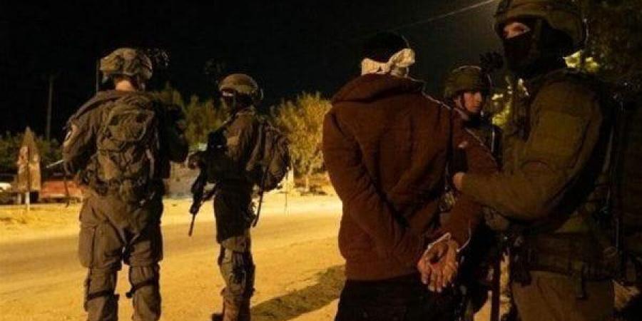 "القاهرة الإخبارية": الاحتلال يعتقل 3 فلسطينيين من "عقابا" بالضفة الغربية