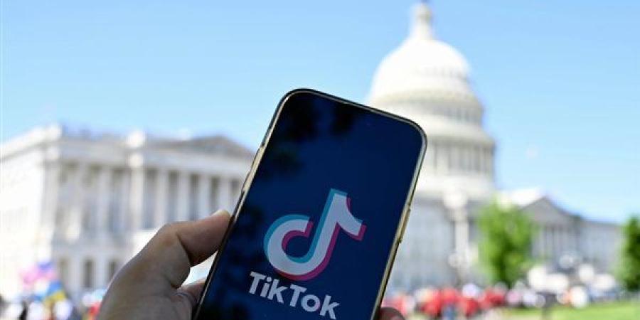 حظر TikTok.. ماذا يعني للمستخدمين وهل سيتم بيعه أم سيختفي