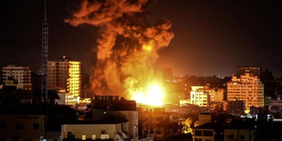 استشهاد 9 فلسطينيين في قصف الاحتلال الإسرائيلي منزلاً وخيامًا للنازحين وسط قطاع غزة