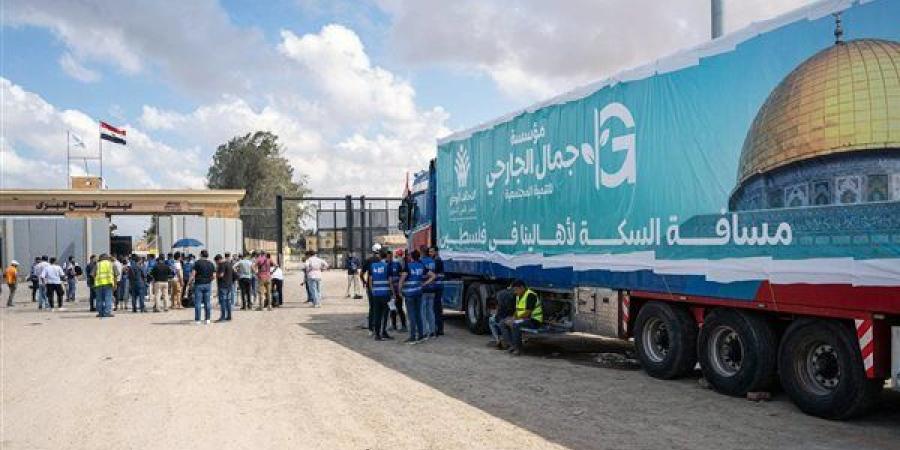 "القاهرة الإخبارية": دخول 183 شاحنة مساعدات لمعبرى كرم أبوسالم والعوجة