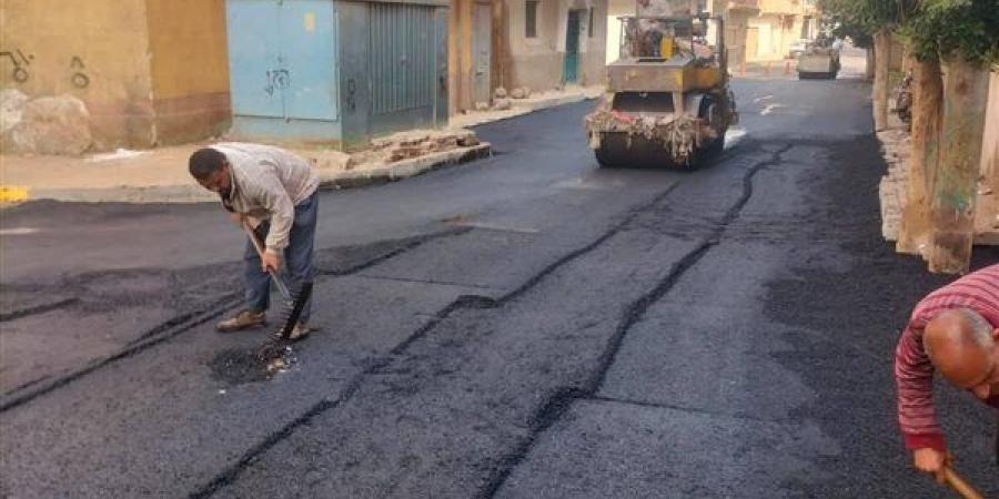 مراكز المنيا تواصل رصف الطرق والشوارع الرئيسية