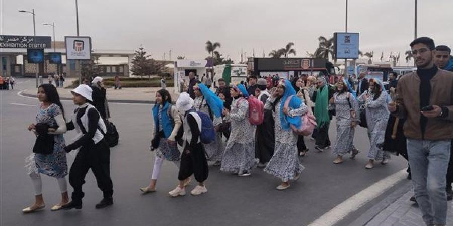 الزي الفلاحي يجذب أنظار جمهور معرض القاهرة الدولي للكتاب