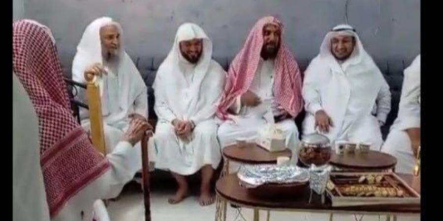 مشايخ وزملاء الصحافة يطمئون على الزميل رابع