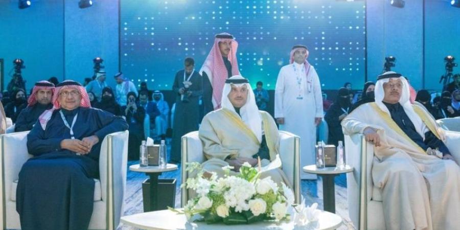 سعود بن طلال يشهد ختام منتدى الأحساء 2025